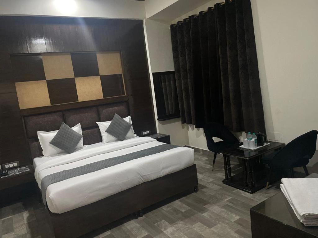 Hotel Radiance Delhi  Esterno foto