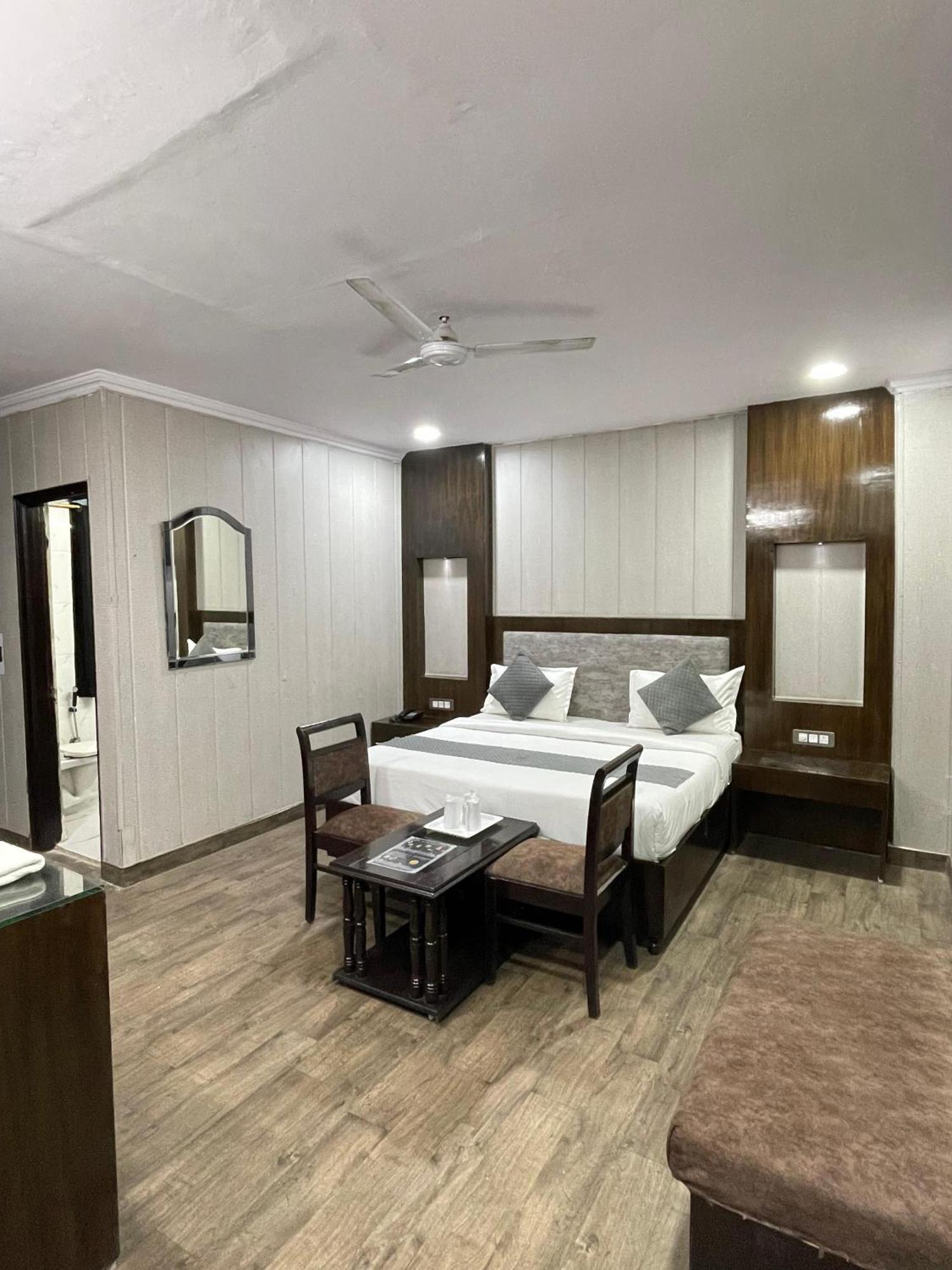 Hotel Radiance Delhi  Esterno foto