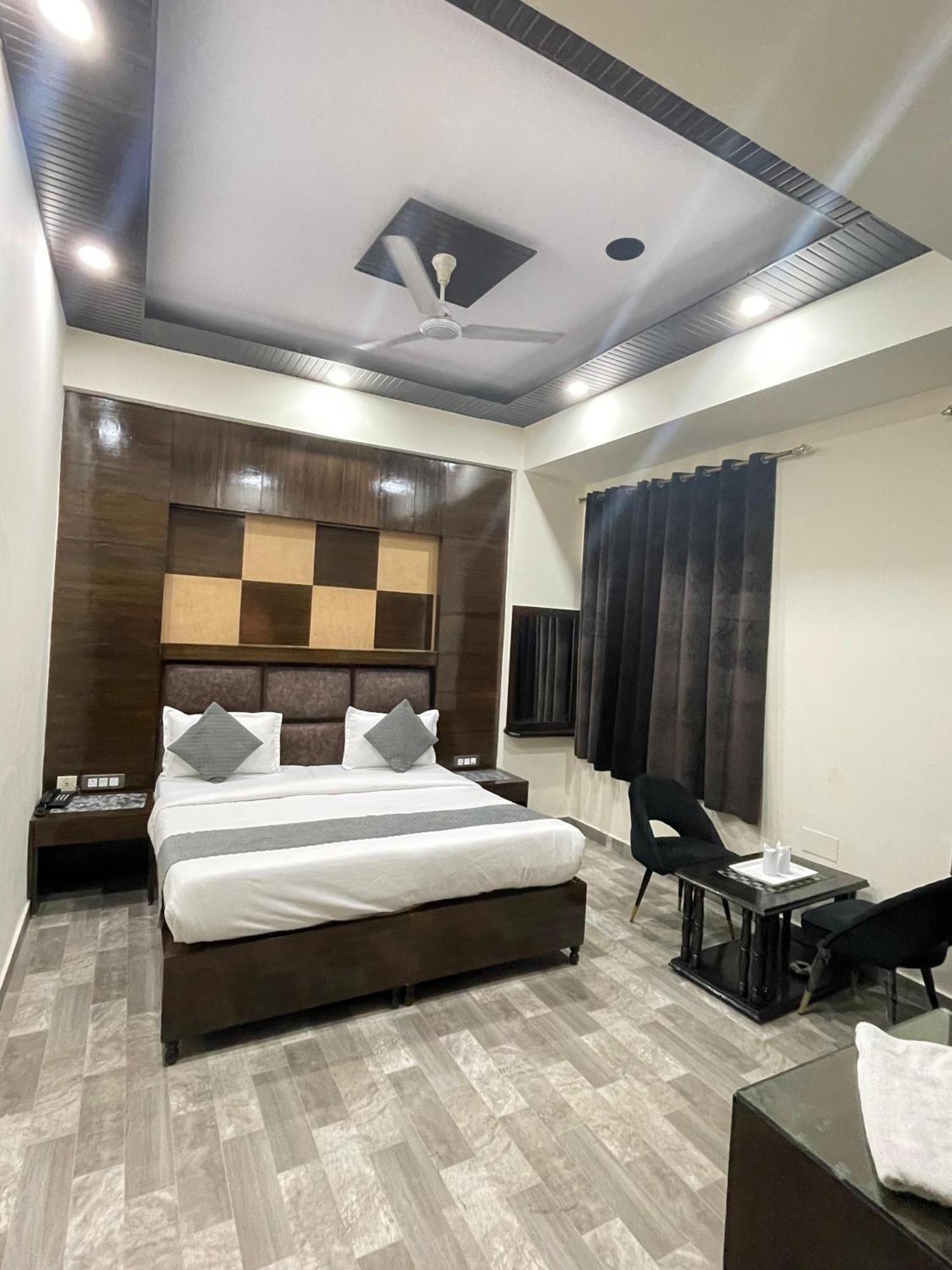 Hotel Radiance Delhi  Esterno foto