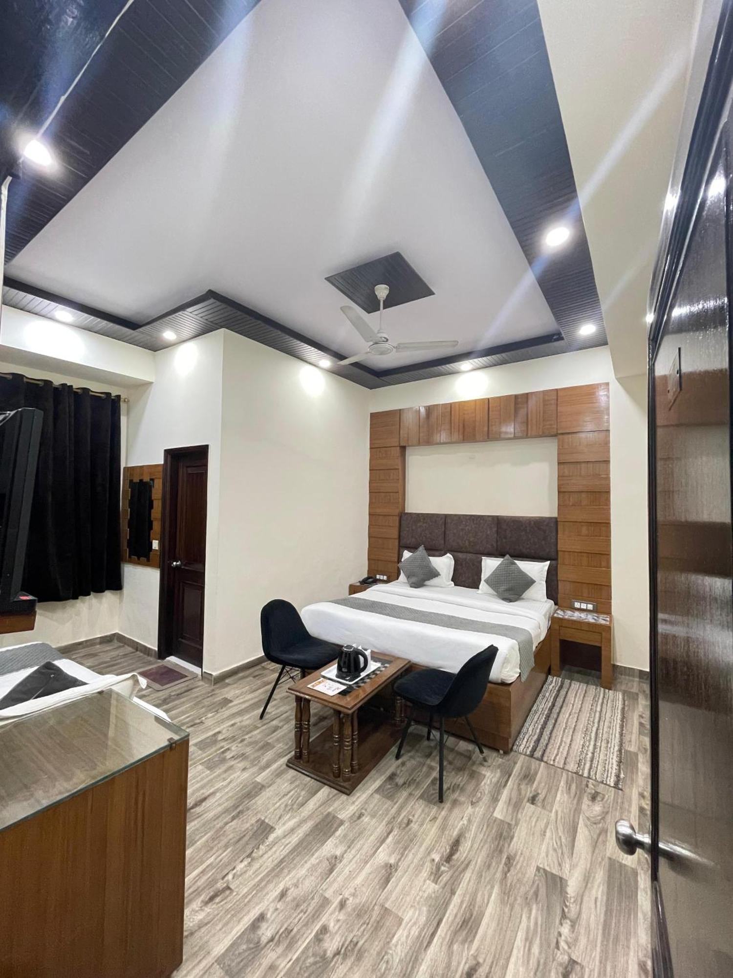 Hotel Radiance Delhi  Esterno foto