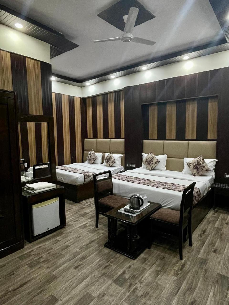 Hotel Radiance Delhi  Esterno foto