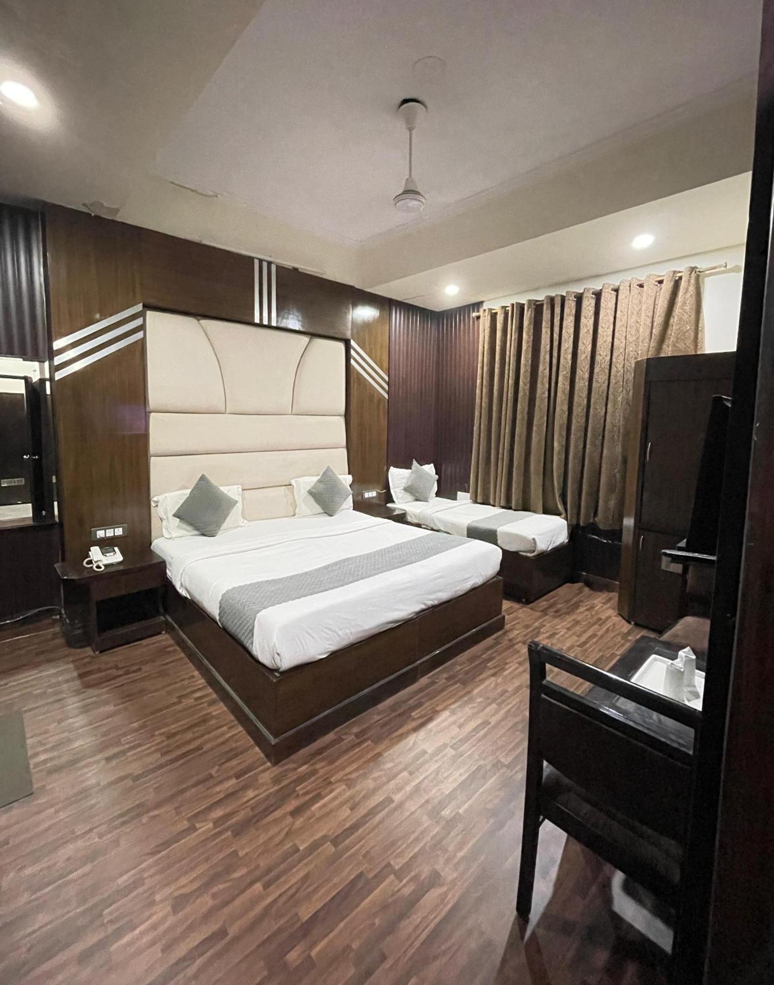 Hotel Radiance Delhi  Esterno foto